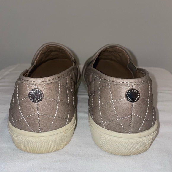 Steve Madden | Ecentrcq Leather Quilted Slip-On Shoes | Size 8.5 - Picture 5 of 9